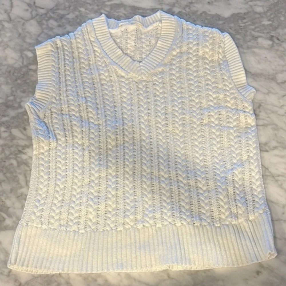 Everlane Ivory cable-Knit Sweater Vest, women’s size XS